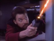 Riker kämpft gegen die Borg