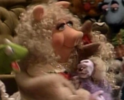 Kiss-piggy-mink