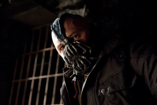 http://images4.wikia.nocookie.net/__cb20120112155227/batman/images/thumb/3/3b/Bane_TDKR02.jpg/542px-Bane_TDKR02.jpg