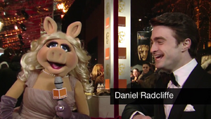 BAFTA-Awards-2012-MissPiggy&DanielRadcliffe
