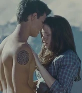 E- Bella and Jacob kissing