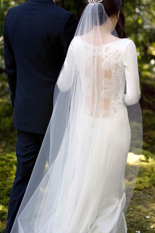 Twilight-breaking-dawn-bella-swan-wedding-dress-2.jpg