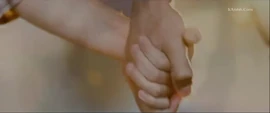 Renesmee-Jacob-holding-hands-BD