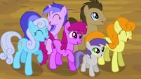 Ponies laughing S2E20