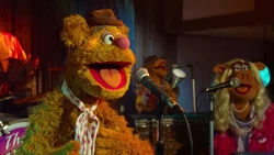 TheMuppets-TheMoopets-TheRainbowConnection-(2012)