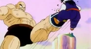 Nappa golpeando a Gohan