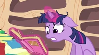 Twilight trying to find information about dragons S2E21