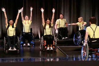 20091112 glee 560x375