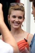 Maggie Extra 1