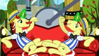 Flim Flam waving S2E15