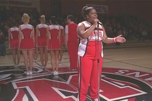 Glee11-mercedes-sings-beautiful.jpg