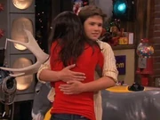 IChristmas-icarly-6603734-320-240.jpg