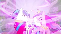 Shining Armor and Princess Cadance - power of love S02E26