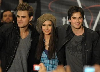 Vampire-diaries-hot-topic