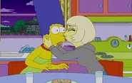 Lady-gaga-besa-a-marge-simpson
