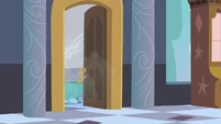 Opal getting a shower S02E09