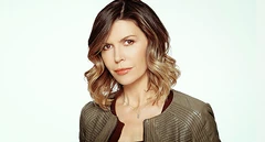 Finola Hughes as Anna (1)
