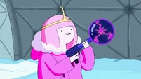 S4 E19 Princess Bubblegum holding electro-gun