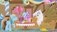 Gilda excited for presents S01E05