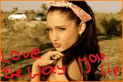 Ariana-Grande-Loves-Miley-Cyrus-Short-Haircut