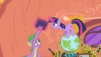 Twilight grabby S2E10