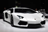 Lamborghini-Aventador-2