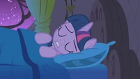 Uneasy Twilight trying to fall asleep S1E09