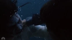 209-Underwater fight3