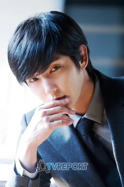 Lee Jun Ki37