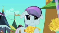 Pony eating corncob S3E2