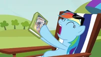 Rainbow Dash yawning S3E3