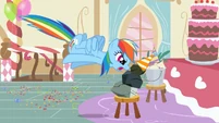 Rainbow Dash antagonized by Rocky S1E25