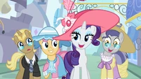 Rarity chatting S02E09