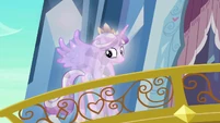 Crystal Cadance looking at the crowd S03E02