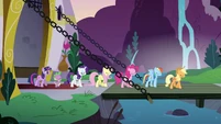 Marching out of Canterlot 2 S3E2