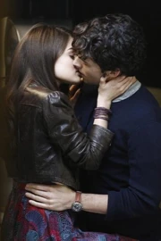 Ian-Harding-kissing-Lucy-Hale-ian-harding-23124620-400-600