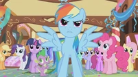 Rainbow Dash defends her friends S1E05