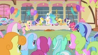 Celestia thanking everyone for the meal S1E22