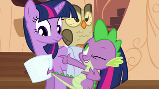 320px-Spike_pointing_at_Twilight_S03E11.png