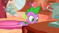 Spike searching the drawer S01E24