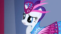 Rarity sees Fluttershy as she walks S1E20