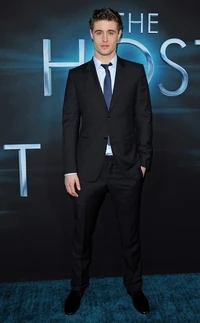 Max+Irons+Host+World+Premiere+YpW0hJRsc-2l