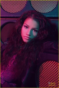Zendaya-coleman-purplepniklights