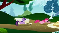 Pinkie Pie zooming S1E5
