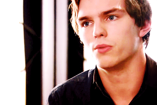 http://images4.wikia.nocookie.net/__cb20131028013822/degrassi/images/2/2c/Nicholas_-Hoult.gif