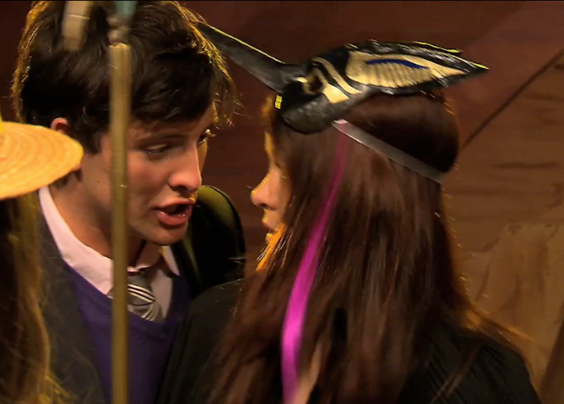 http://images4.wikia.nocookie.net/__cb58377/the-house-of-anubis/images/d/d4/That%27s_a_little_close_jason.png