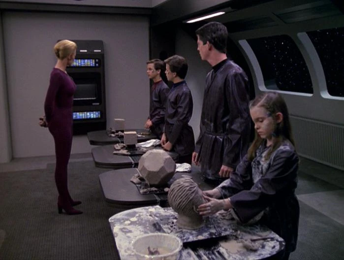 Bild; Quelle: http://images4.wikia.nocookie.net/memoryalpha/de/images/f/f3/Borgkinder_formen_Ton.jpg