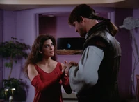 Teri Hatcher als B.G. Robinson
