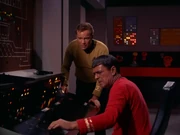 Scott und Kirk arbeiten an der Hauptschaltung