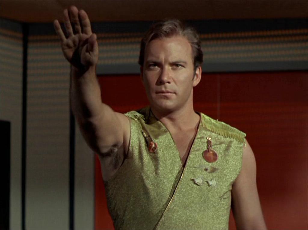Kirk_salutes_to_his_crew.jpg